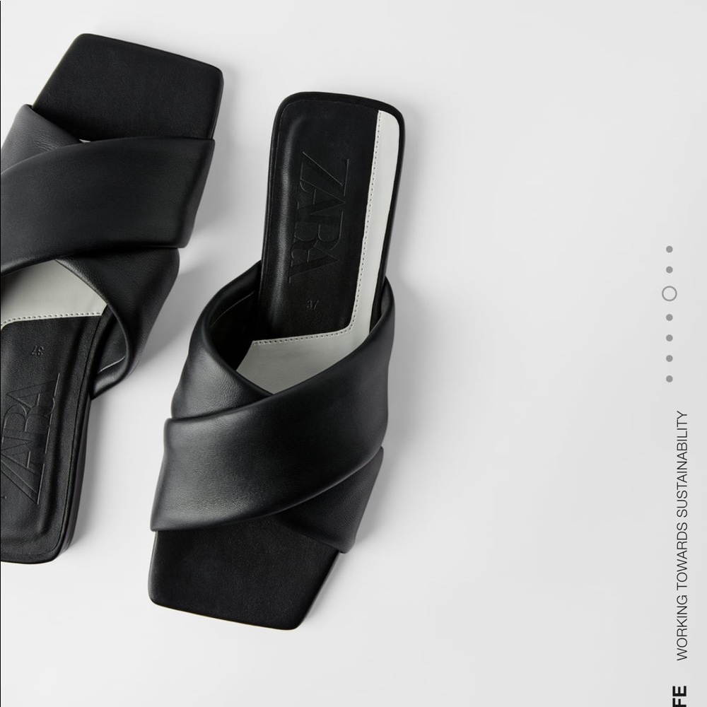 Flat leather sandals like new
